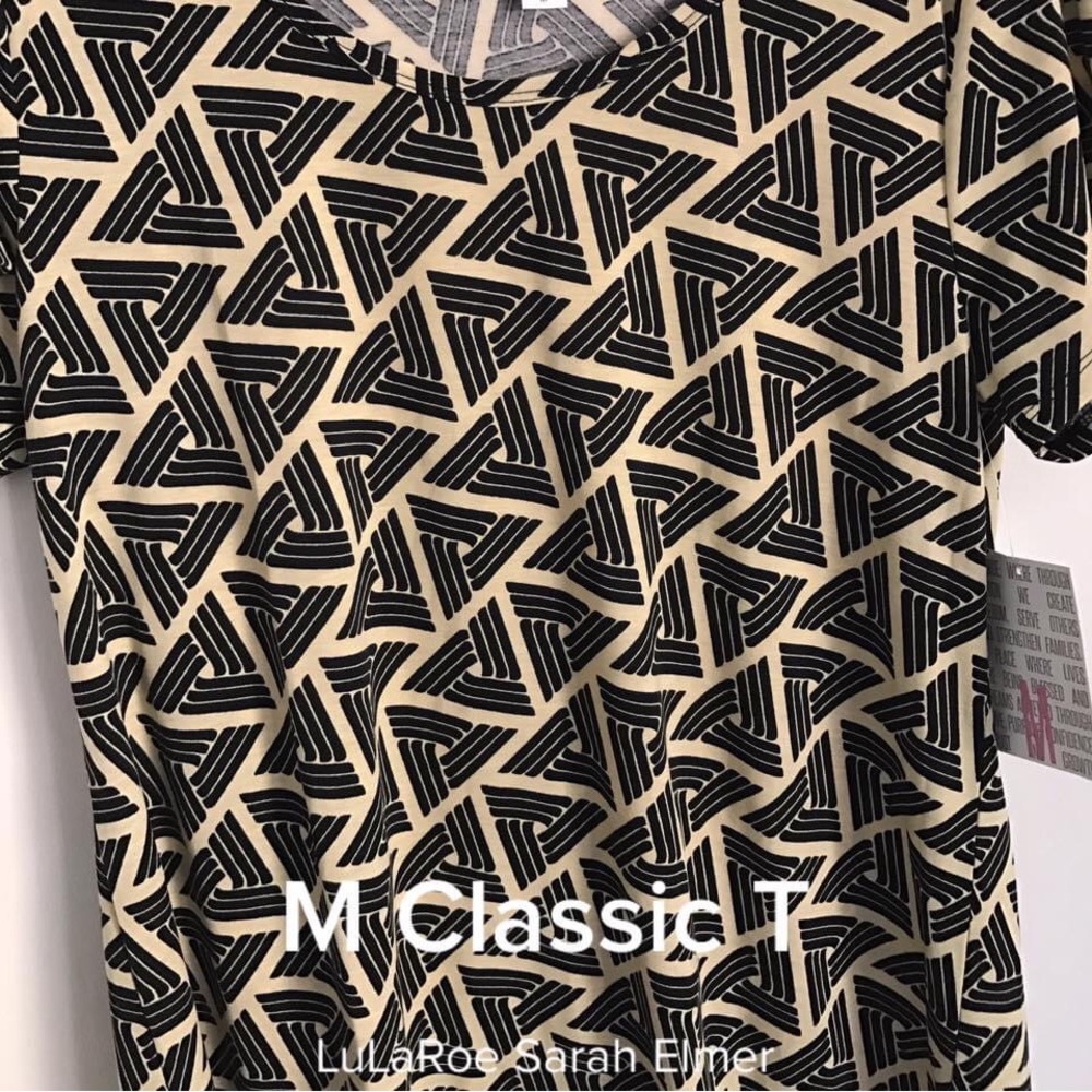 2/$20 NWT LuLaRoe Classic T Medium